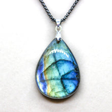 Load image into Gallery viewer, Fantastic 70 Ct. Natural Labradorite Pendant Necklace