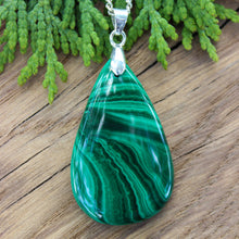 Load image into Gallery viewer, Amazing 66 Ct. Natural Malachite Pear Shape Pendant Necklace