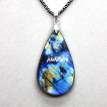 Load image into Gallery viewer, Gorgeous 61 Ct. Natural Labradorite Pendant Necklace