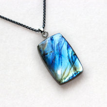 Load image into Gallery viewer, Extraordinary 71 Ct. Natural Flashy Labradorite Pendant Necklace