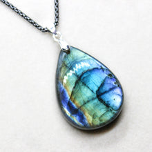 Load image into Gallery viewer, Fantastic 70 Ct. Natural Labradorite Pendant Necklace