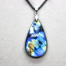 Load image into Gallery viewer, Gorgeous 61 Ct. Natural Labradorite Pendant Necklace