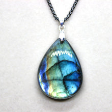 Load image into Gallery viewer, Fantastic 70 Ct. Natural Labradorite Pendant Necklace